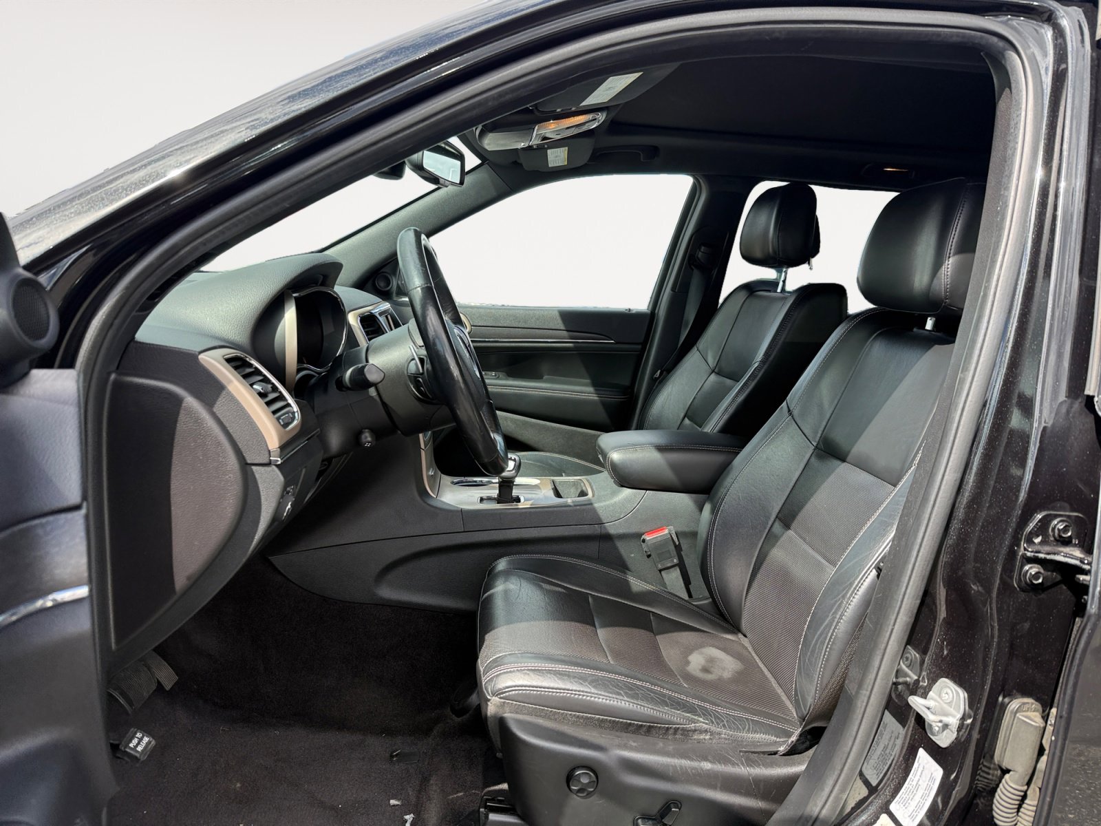 Used 2015 Jeep Grand Cherokee Limited w/ Luxury Group II image 10