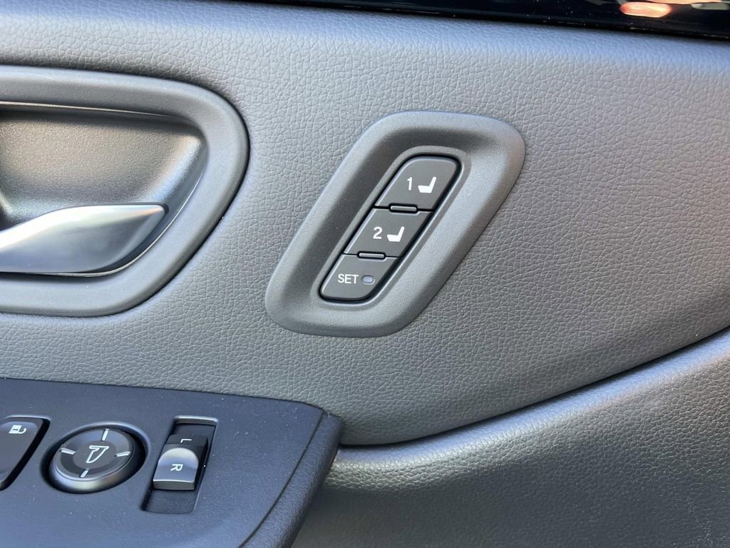 New 2025 Honda Pilot EX-L image 17