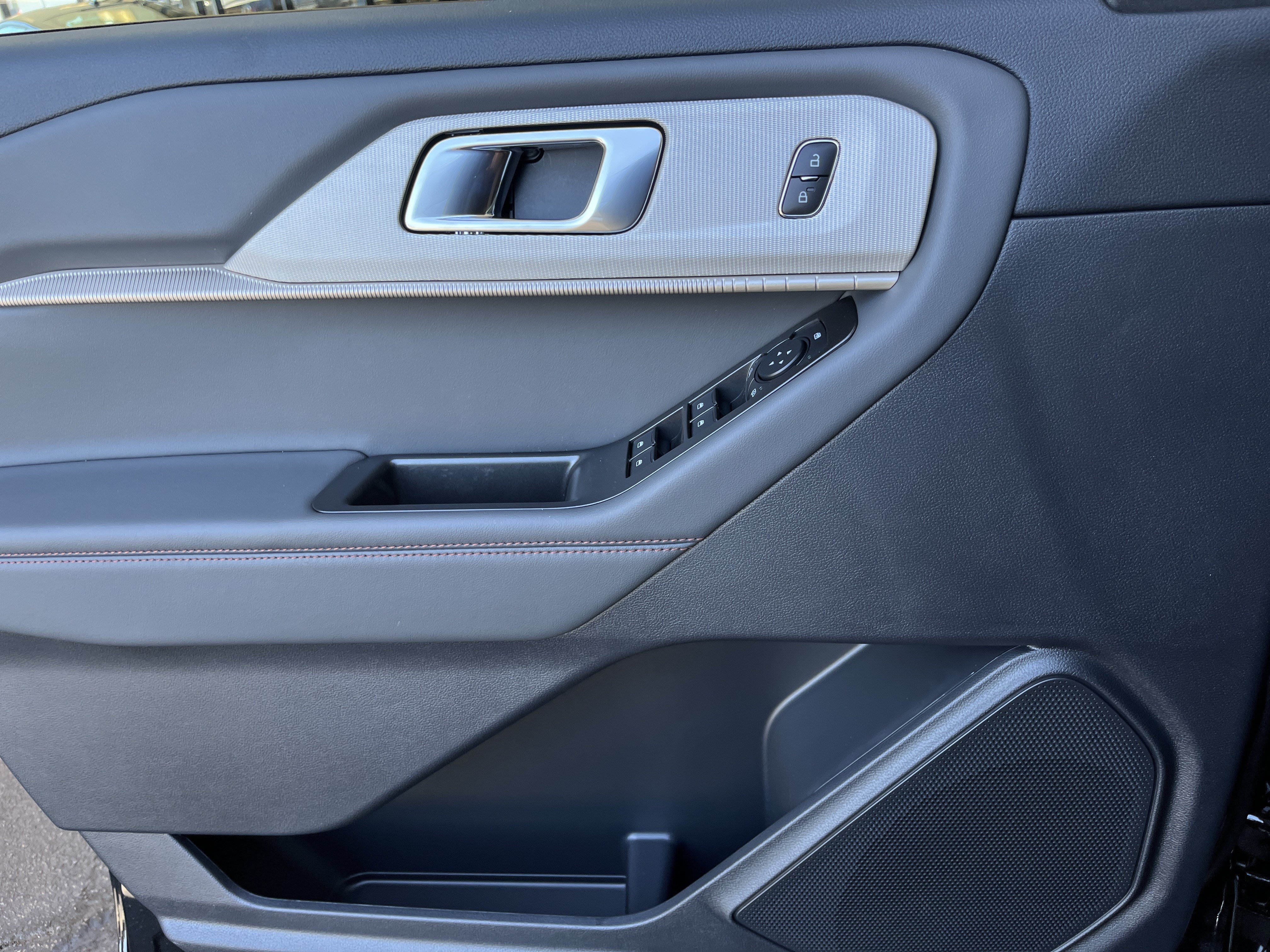 New 2027 Ford Explorer Active w/ Active Comfort Package RWD image 27