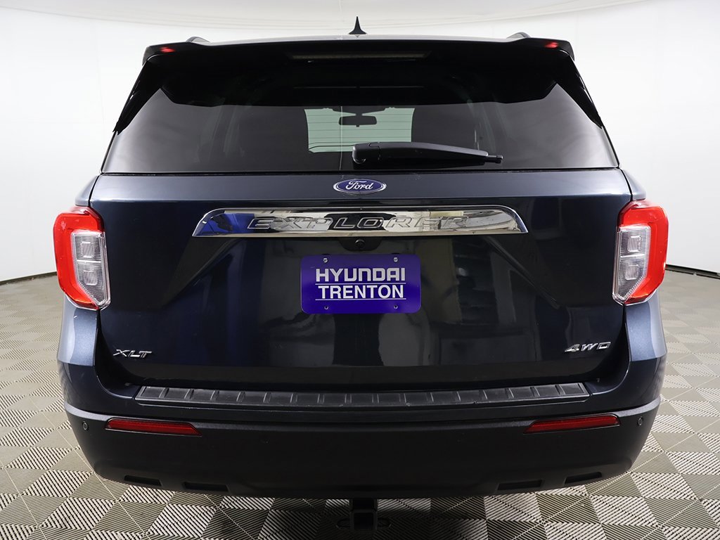 Used 2022 Ford Explorer XLT image 10