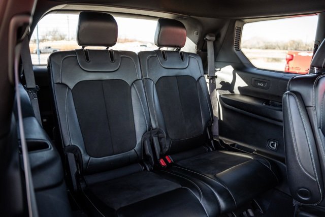 Used 2023 Jeep Grand Cherokee L Laredo image 29