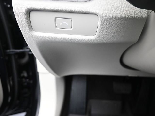 Used 2024 Volvo V60 B5 Cross Country Plus image 16