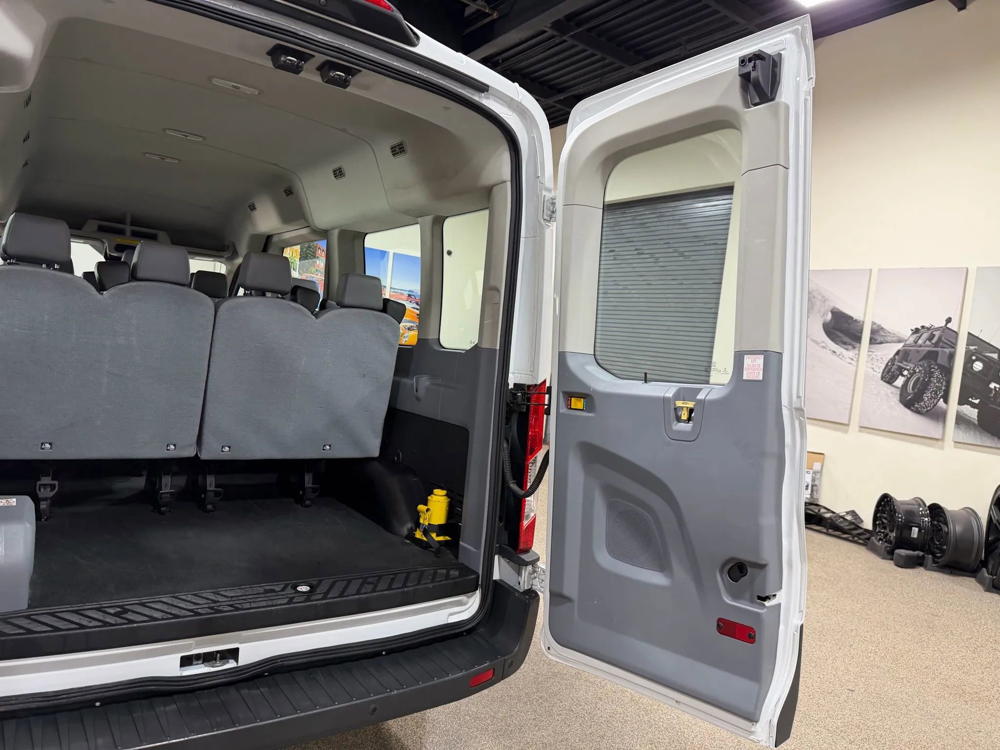 Used 2018 Ford Transit 350 XL image 26
