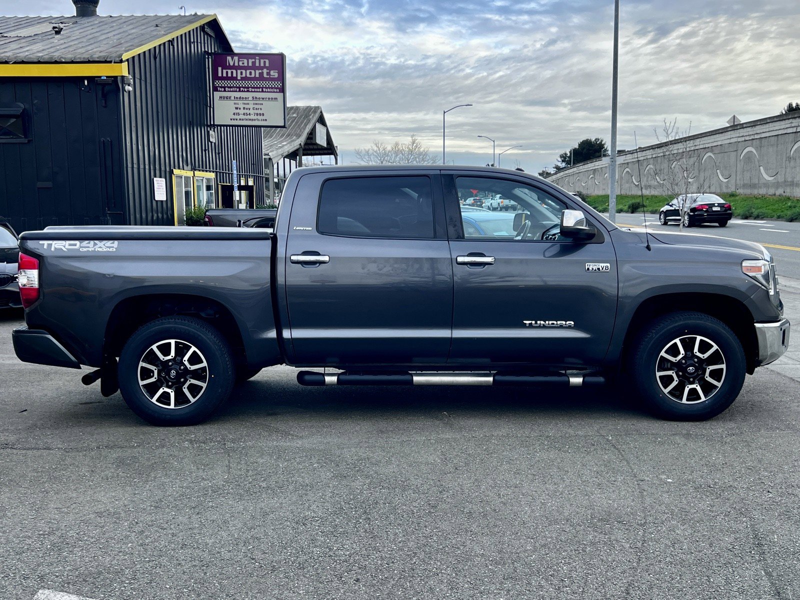 Used 2018 Toyota Tundra Limited w/ Limited Premium Package image 5