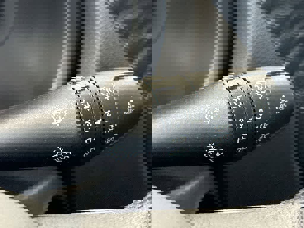 Used 2016 Jeep Renegade Latitude w/ Popular Equipment Group image 26