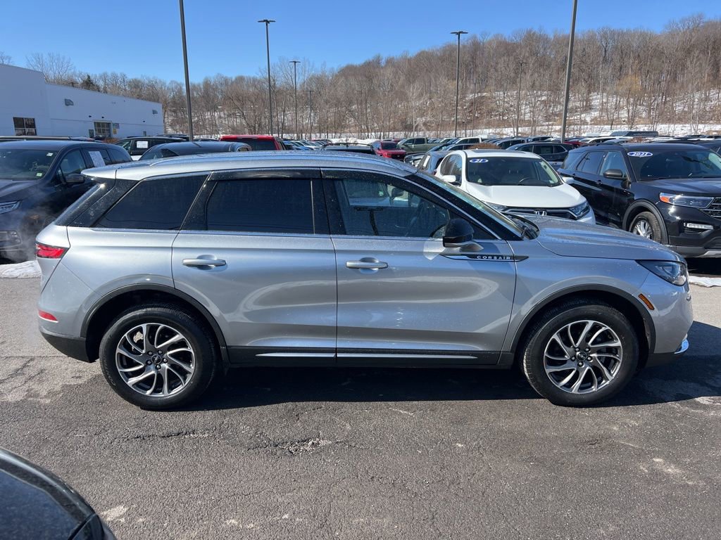 Used 2022 Lincoln Corsair Standard w/ Equipment Group 101A image 6