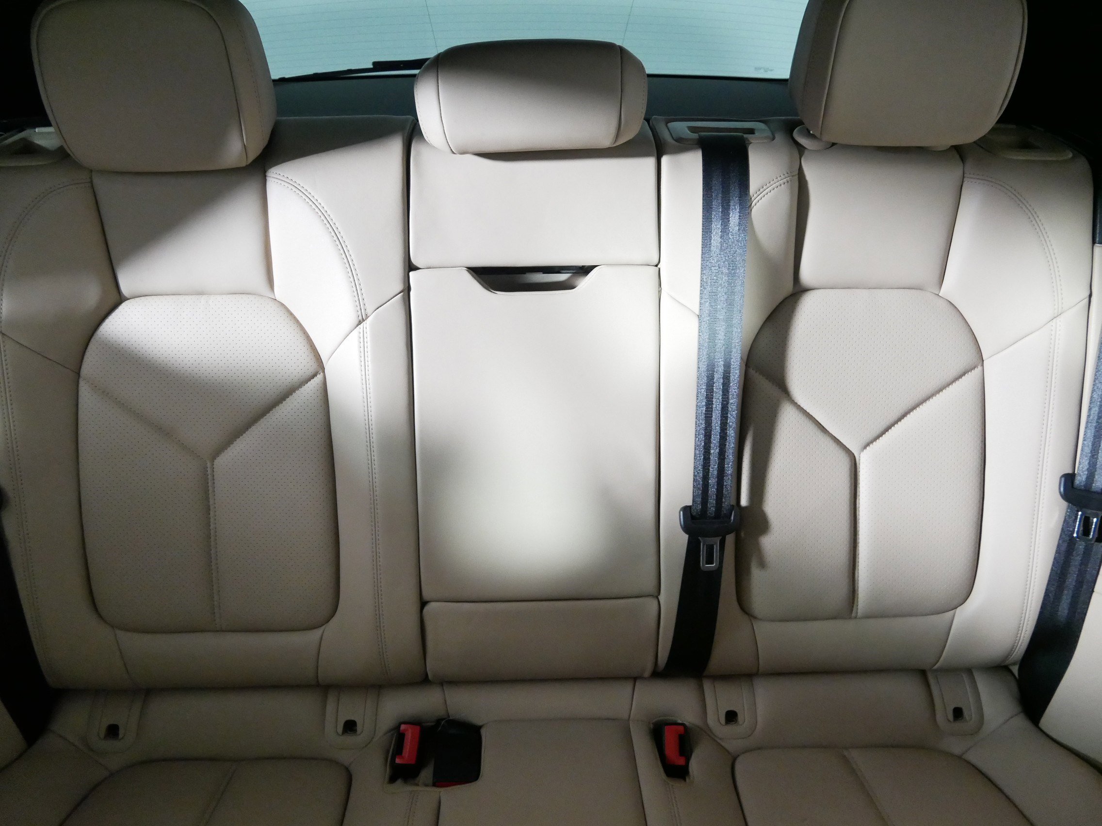 Used 2023 Porsche Macan Turbo image 13