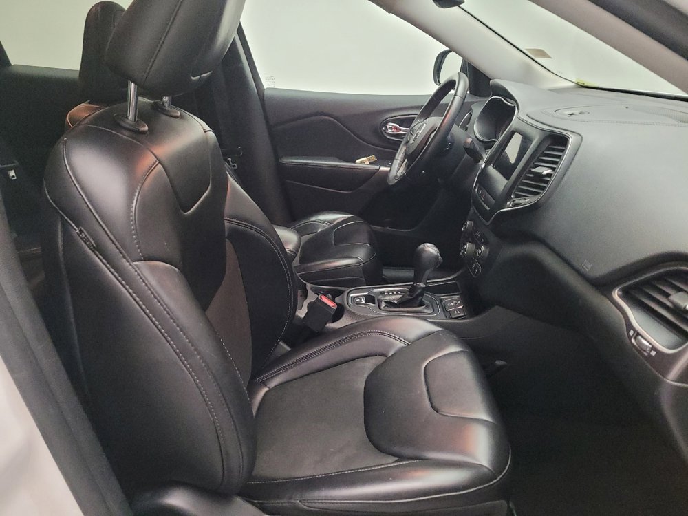 Used 2019 Jeep Cherokee Latitude Plus w/ Comfort/Convenience Group image 21