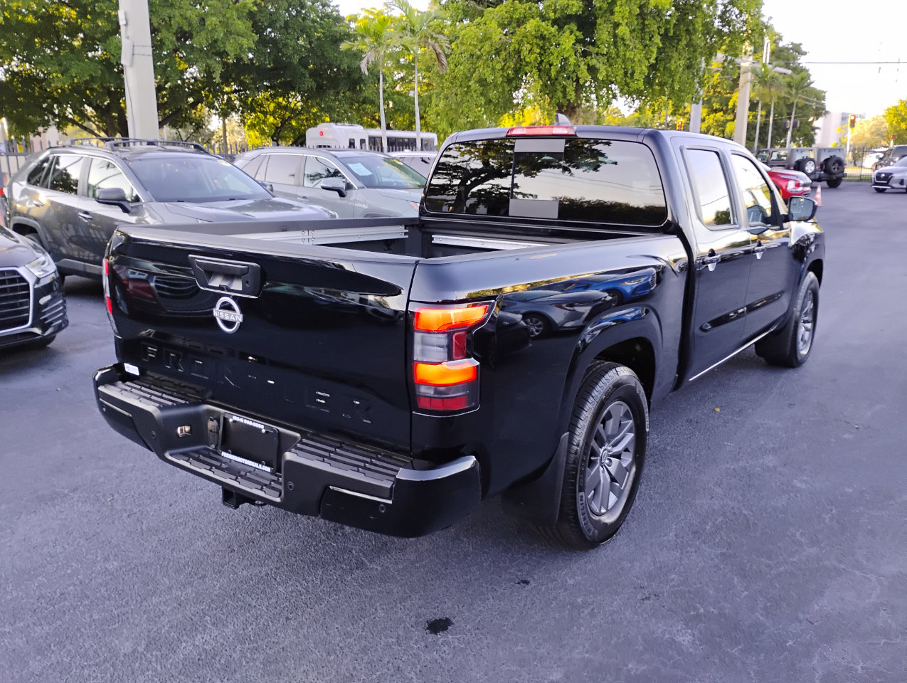 Used 2025 Nissan Frontier SV w/ SV Convenience Package image 23