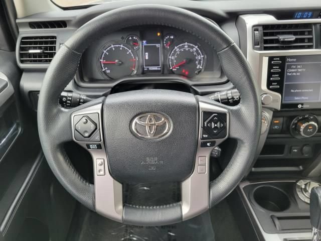 Used 2020 Toyota 4Runner SR5 AWD/4WD image 29