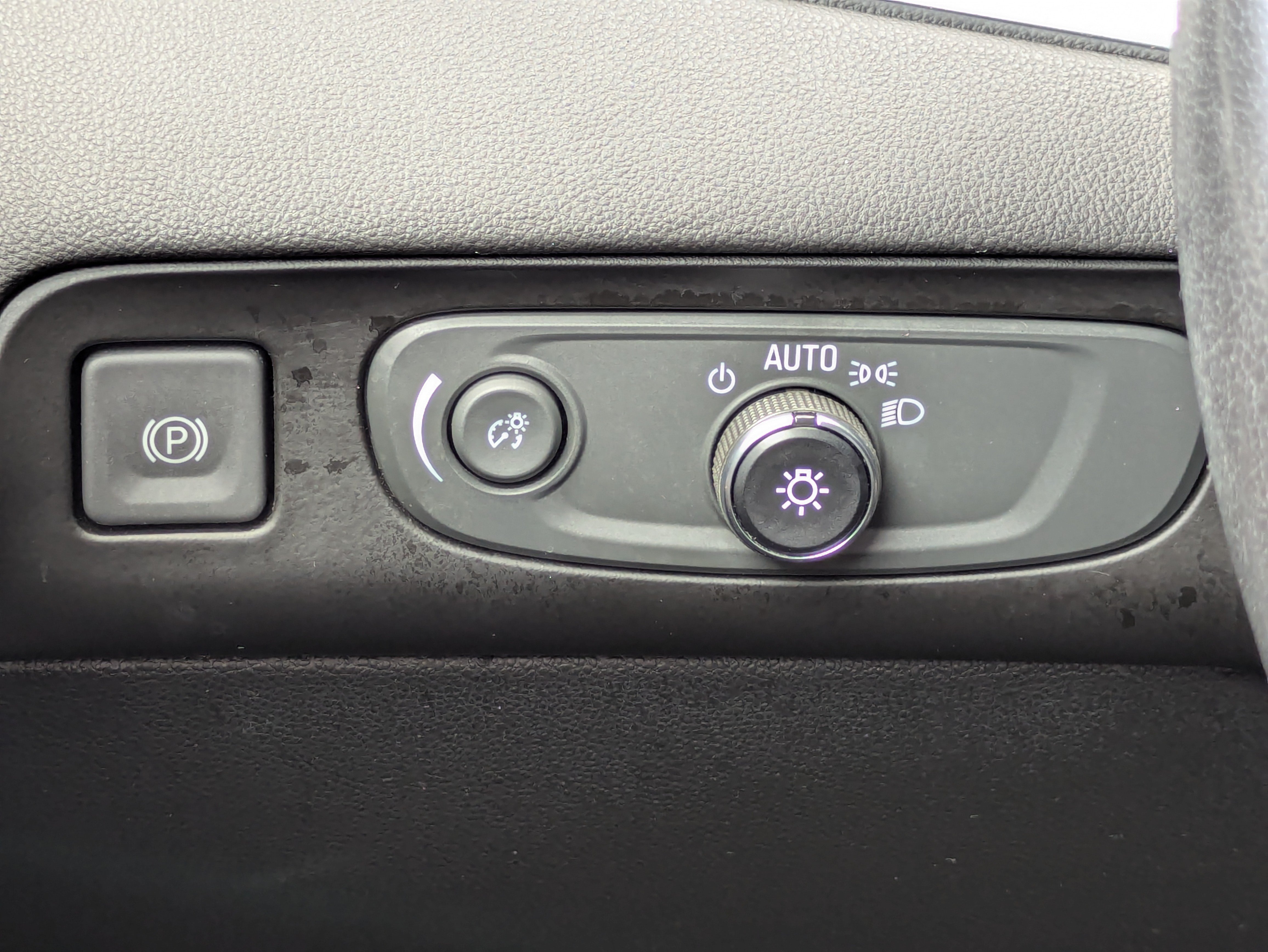 Used 2019 Buick Enclave Avenir w/ Avenir Technology Package AWD/4WD image 37