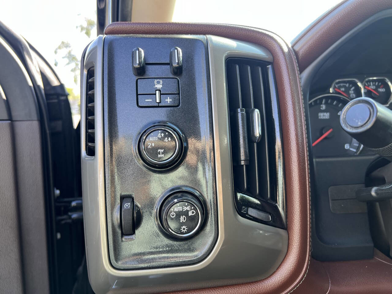 Used 2014 Chevrolet Silverado 1500 High Country w/ High Country Premium Package image 33