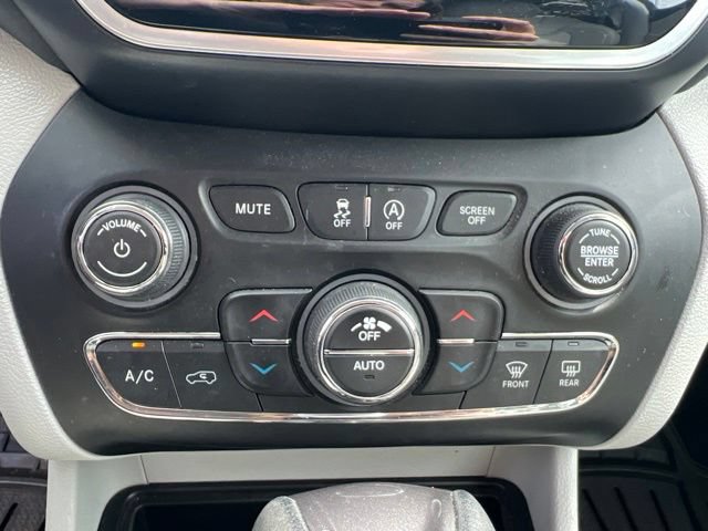 Used 2019 Jeep Cherokee Limited AWD/4WD image 22