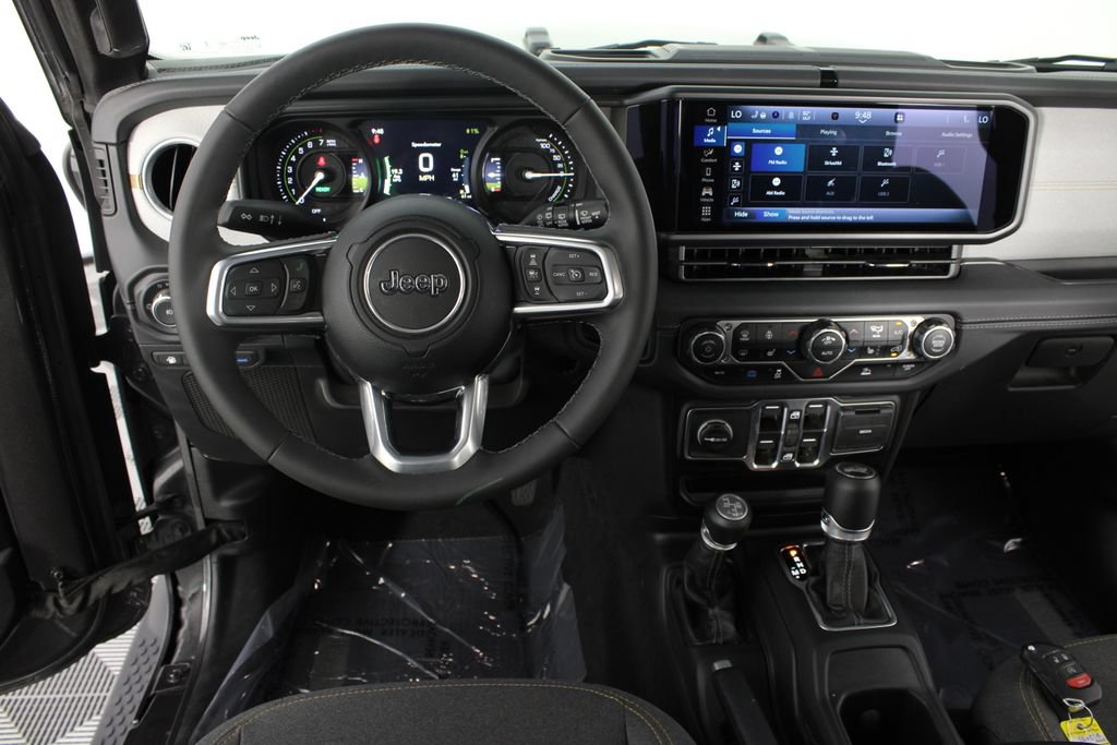 Used 2025 Jeep Wrangler Unlimited Sahara AWD/4WD image 9