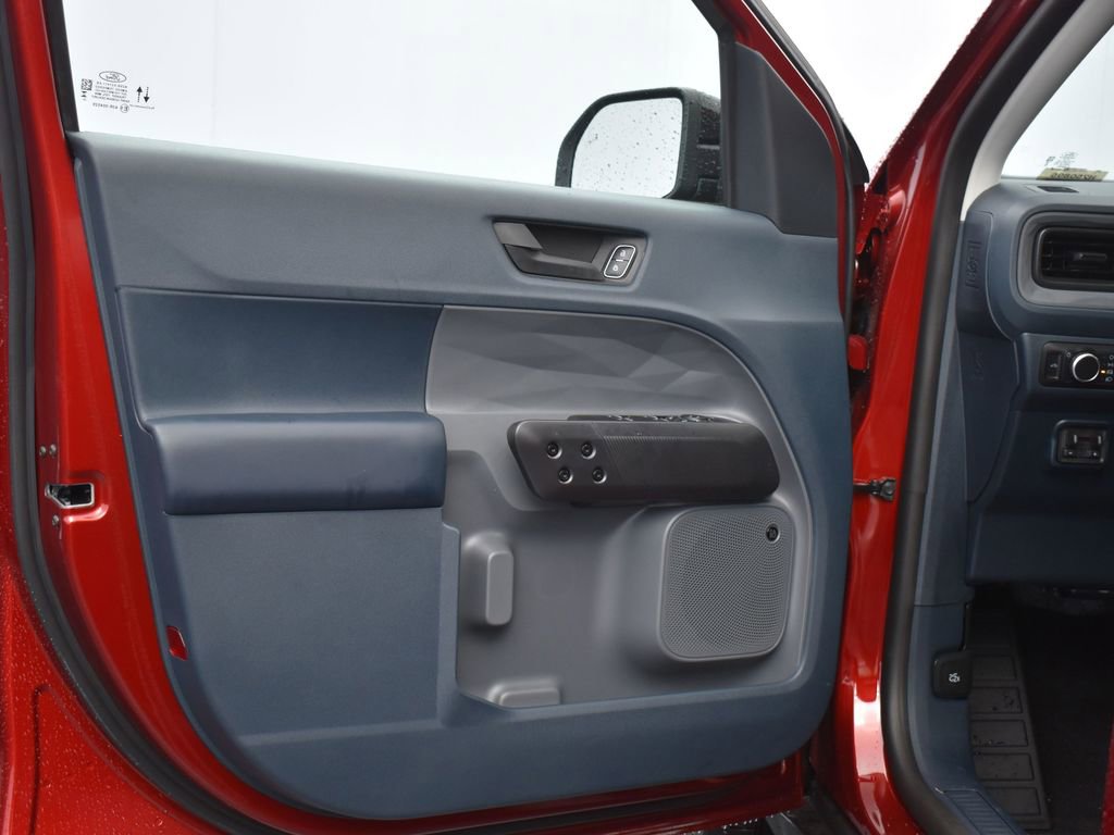 New 2025 Ford Maverick Lariat w/ Black Appearance Package image 17