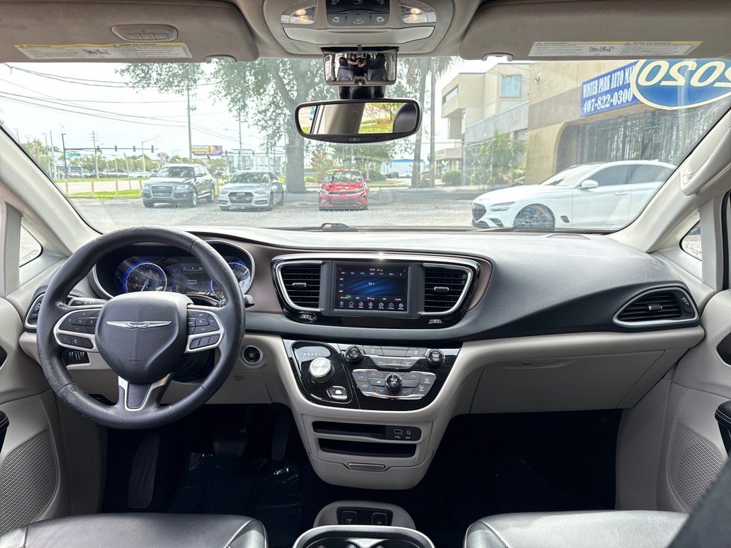 Used 2020 Chrysler Voyager Lxi image 15