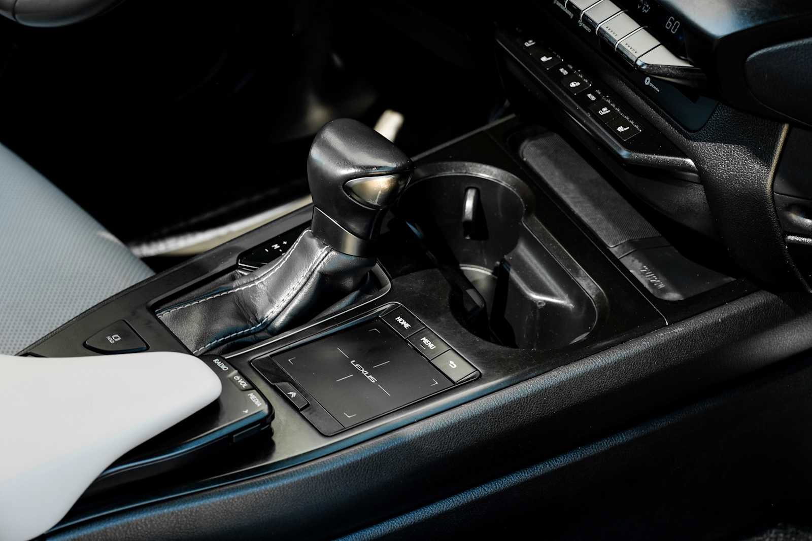 Used 2019 Lexus UX 200 image 23