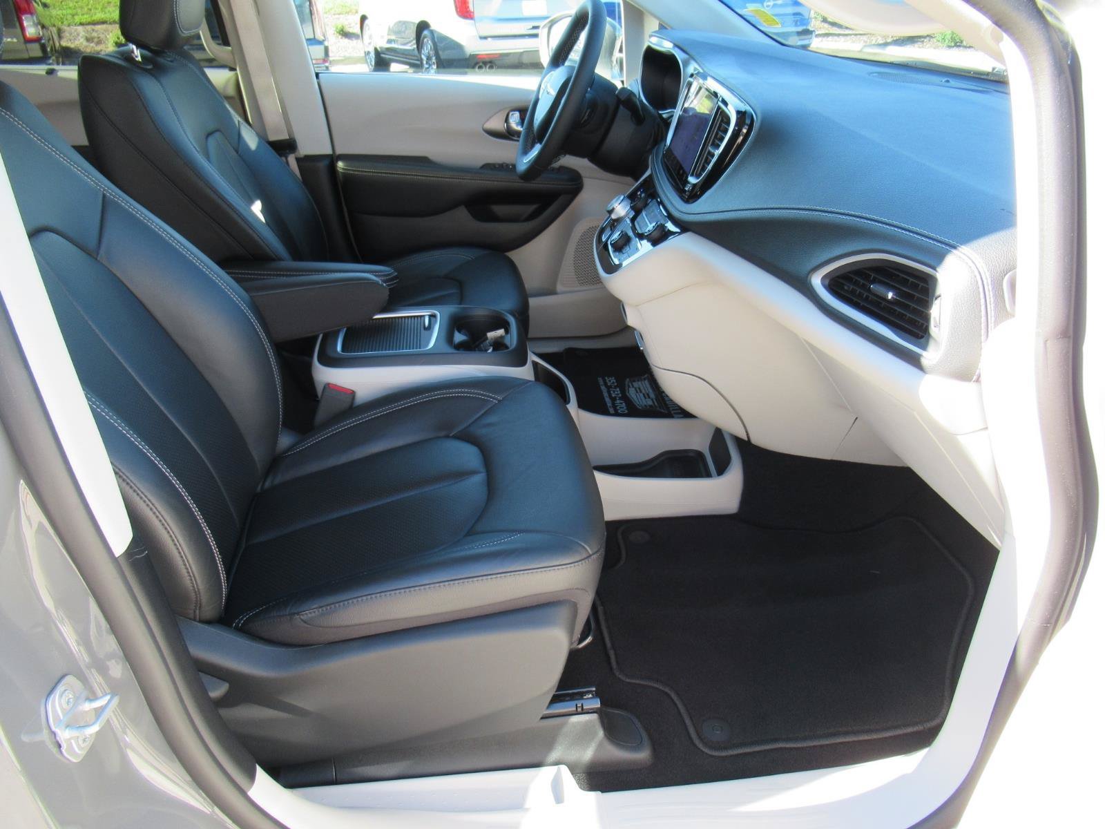 Used 2022 Chrysler Pacifica Touring-L AWD/4WD image 10