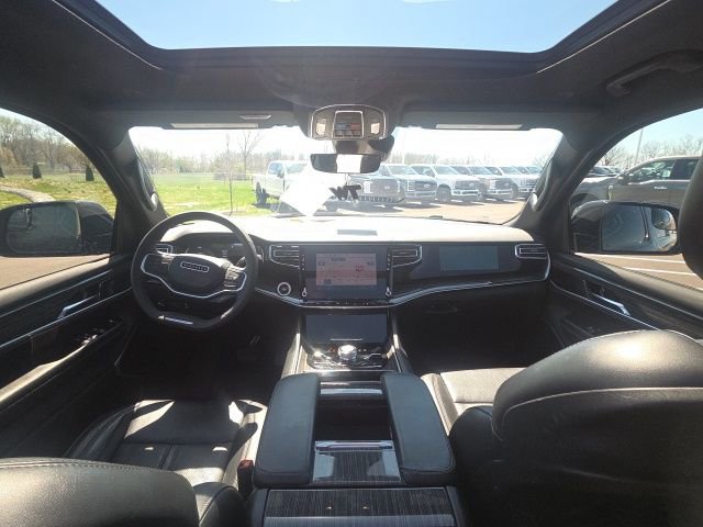Used 2022 Jeep Wagoneer Series III w/ Premium Group I AWD/4WD image 27