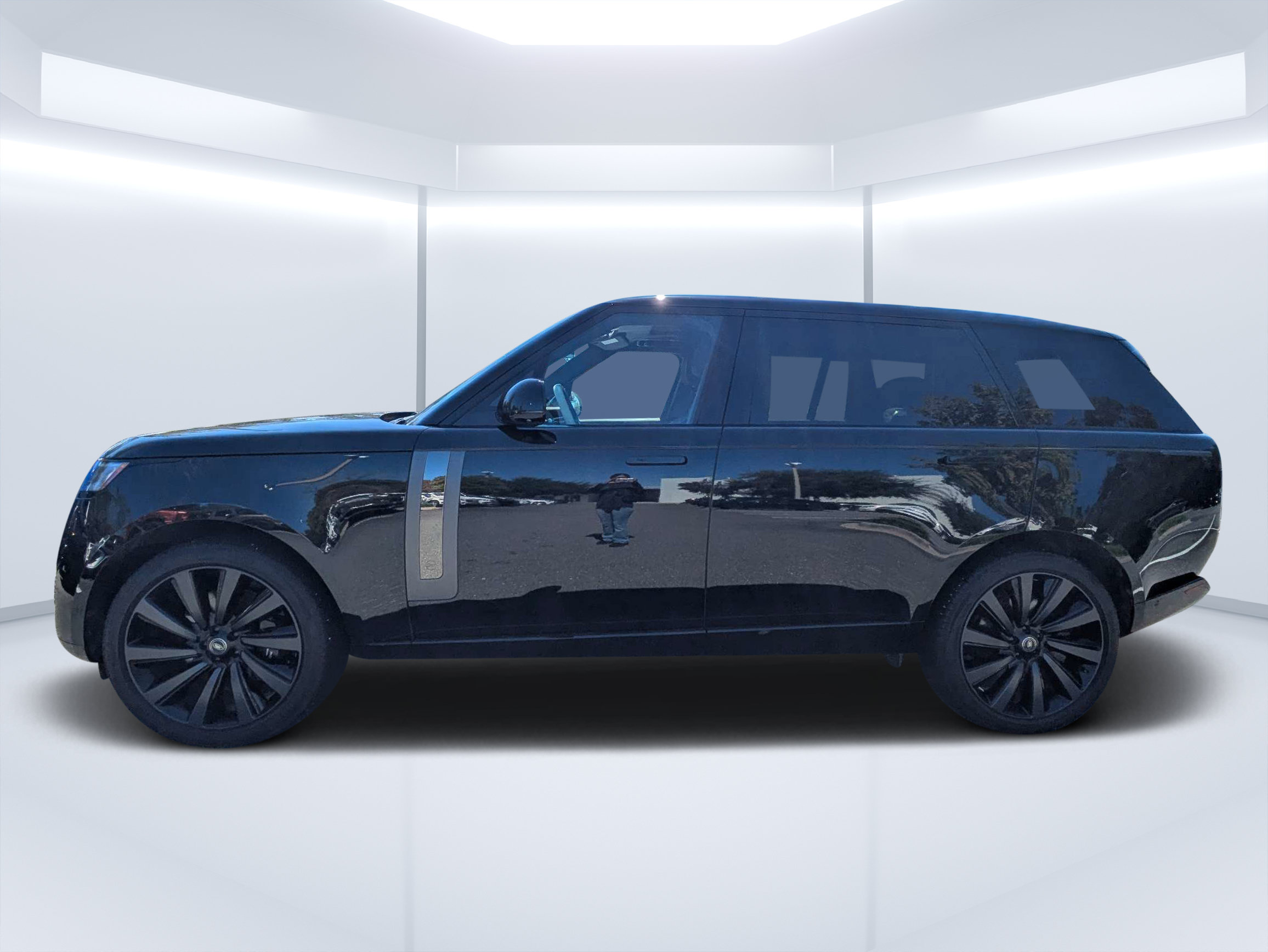 Used 2025 Land Rover Range Rover SV AWD/4WD image 6
