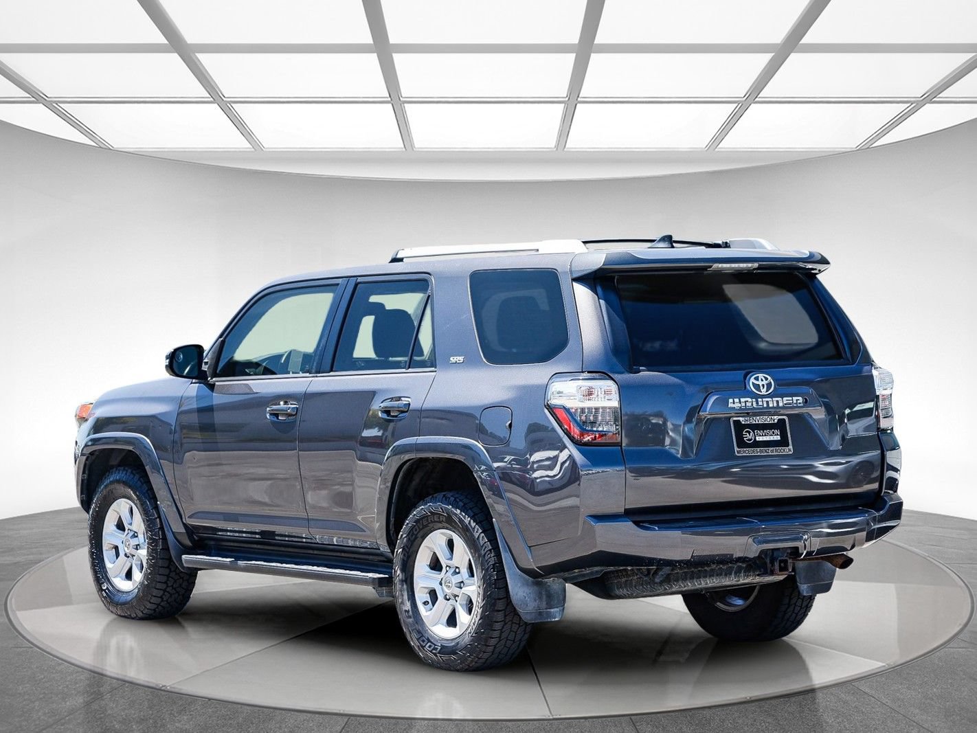 Used 2018 Toyota 4Runner SR5 Premium AWD/4WD image 2