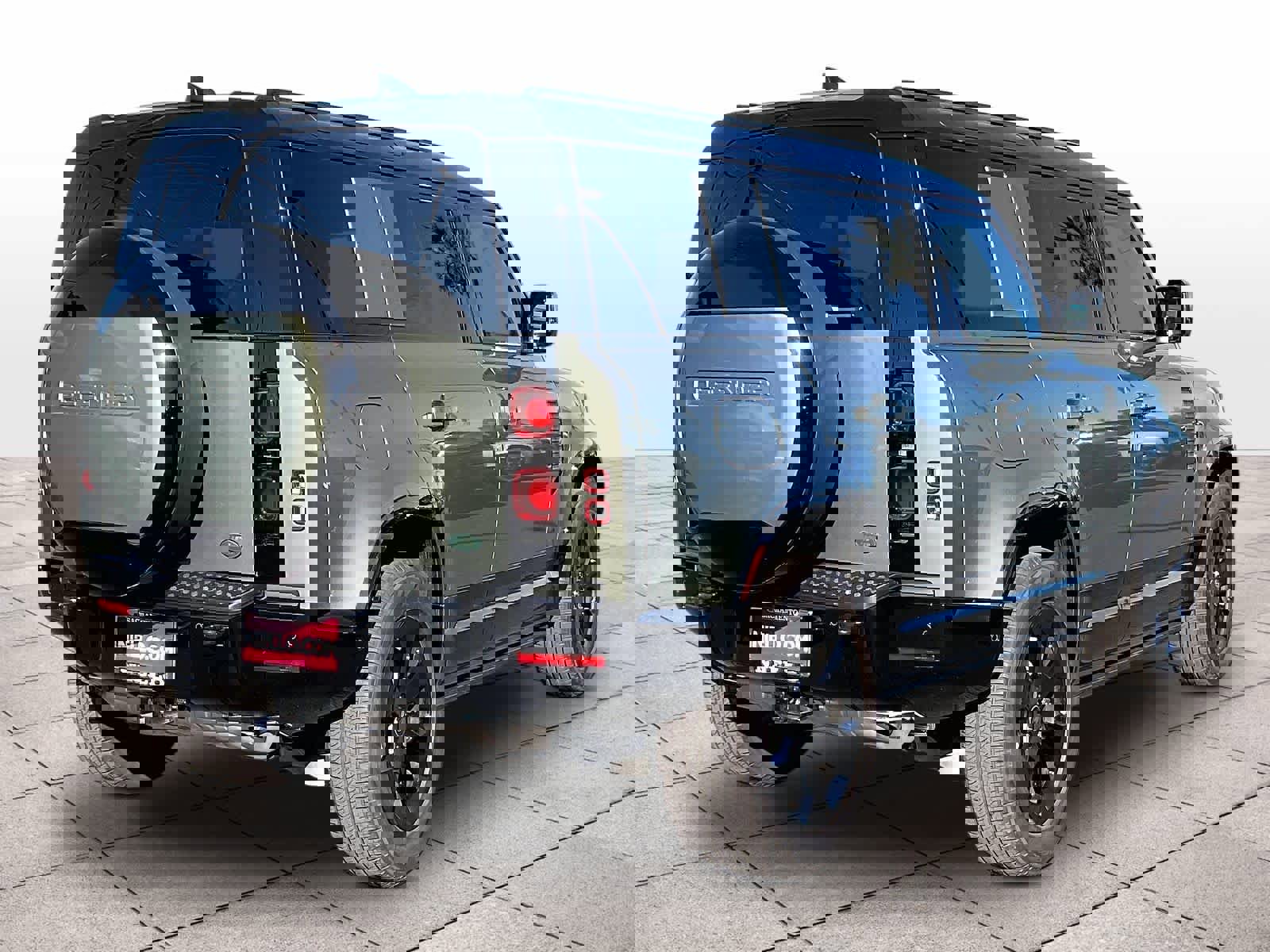 Used 2025 Land Rover Defender 110 X-Dynamic SE image 14