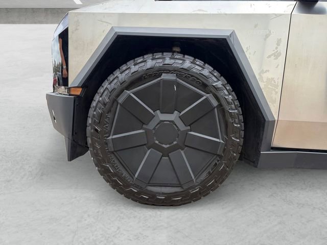 Used 2024 Tesla Cybertruck AWD Crew Cab image 23