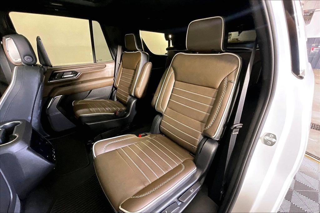 Used 2025 GMC Yukon Denali Ultimate AWD/4WD image 35
