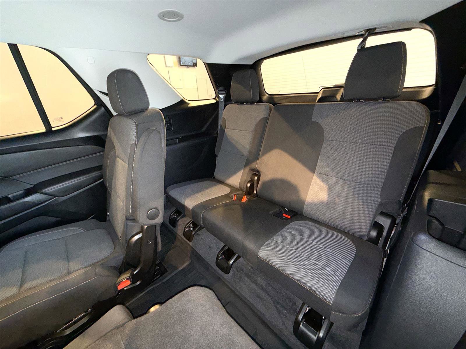 Used 2020 Chevrolet Traverse LT w/ Driver Confidence II Package image 24