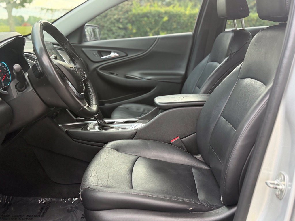 Used 2016 Chevrolet Malibu LT w/ Leather Package FWD image 10