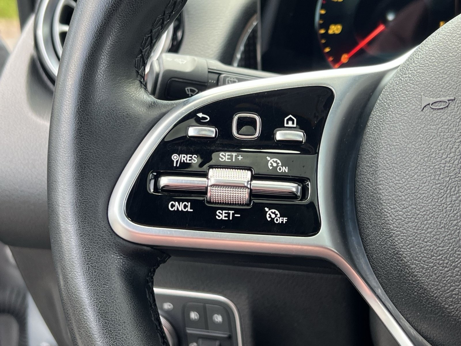 Used 2022 Mercedes-Benz GLB 250 4MATIC image 36
