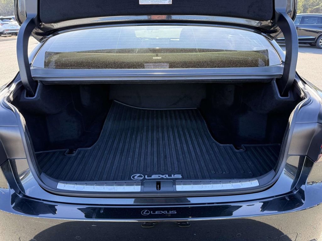 Used 2023 Lexus LS 500 Luxury w/ Luxury Package image 29