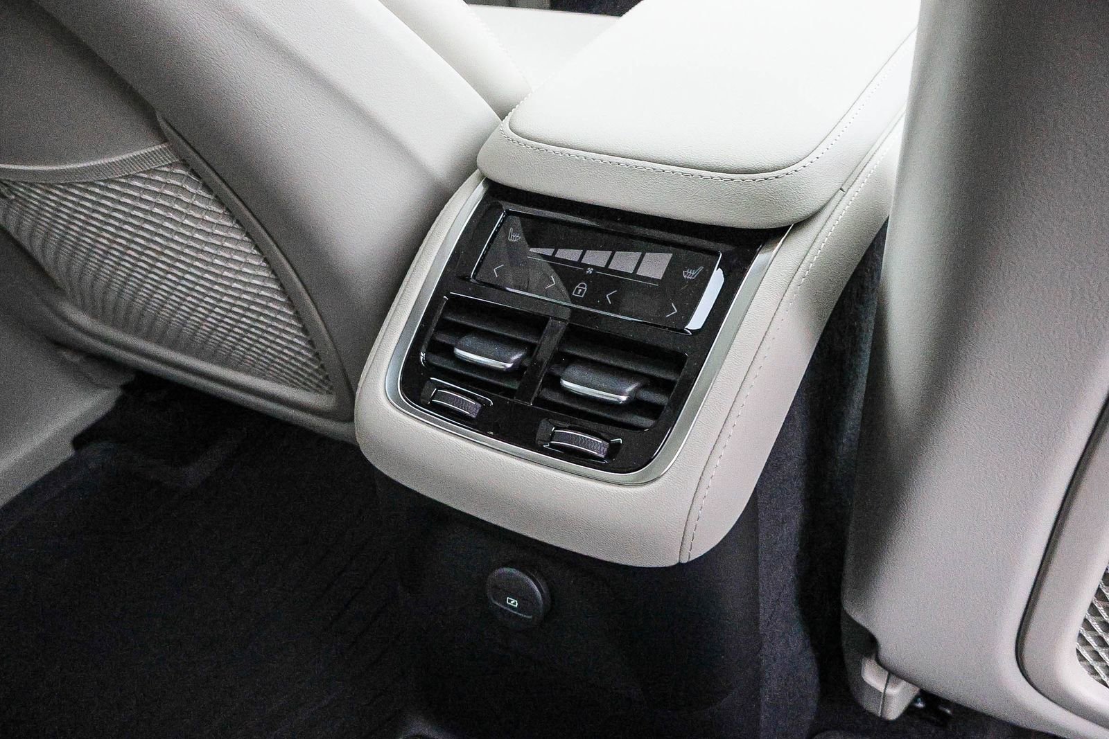 New 2026 Volvo XC90 T8 Ultra w/ Protection Package Premier image 21