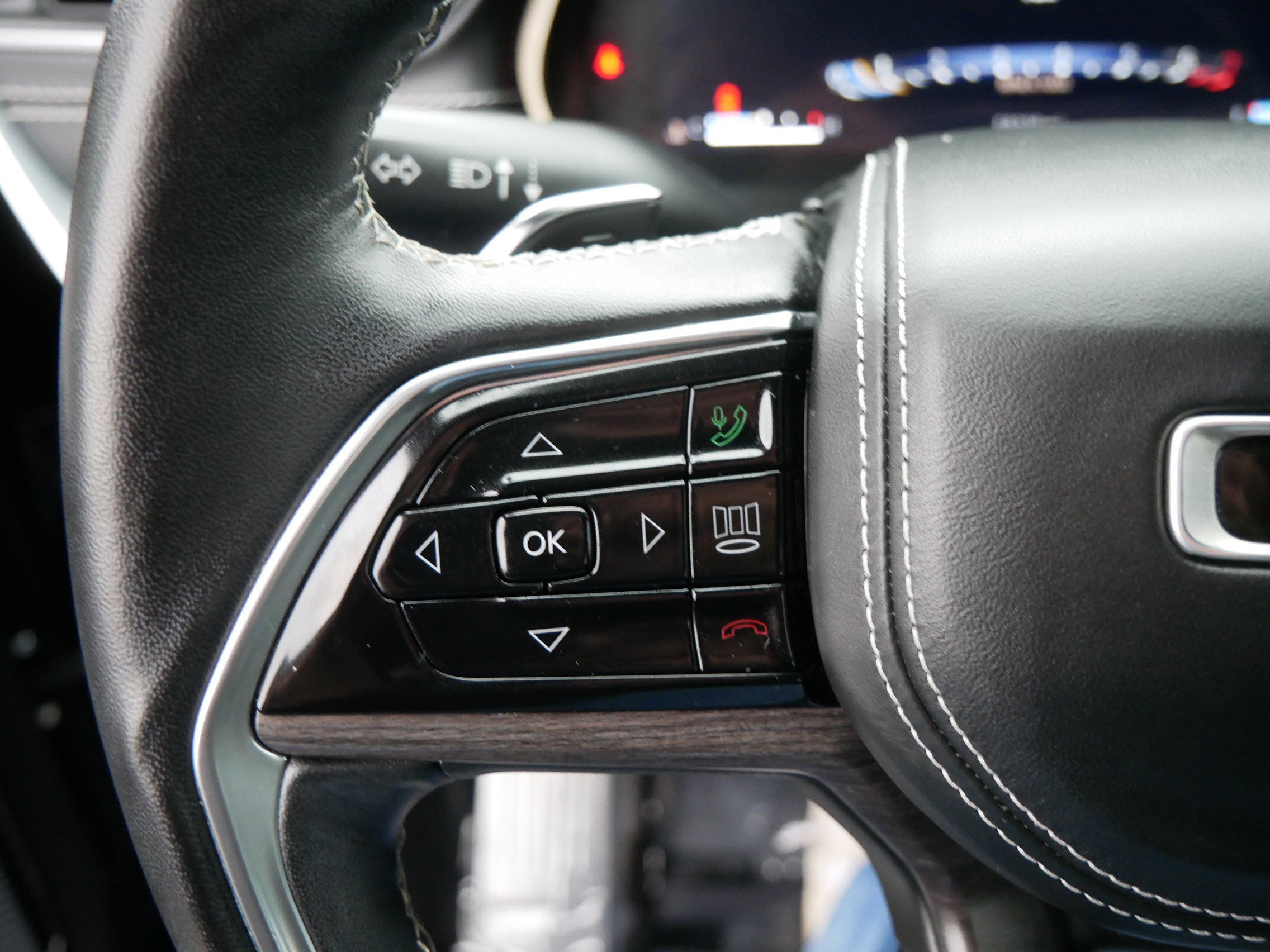 Used 2022 Jeep Grand Cherokee Overland w/ Luxury Tech Group IV image 29