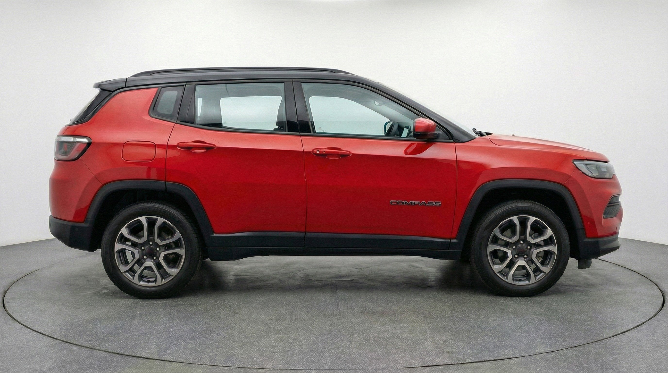 Used 2025 Jeep Compass Trailhawk AWD/4WD image 11