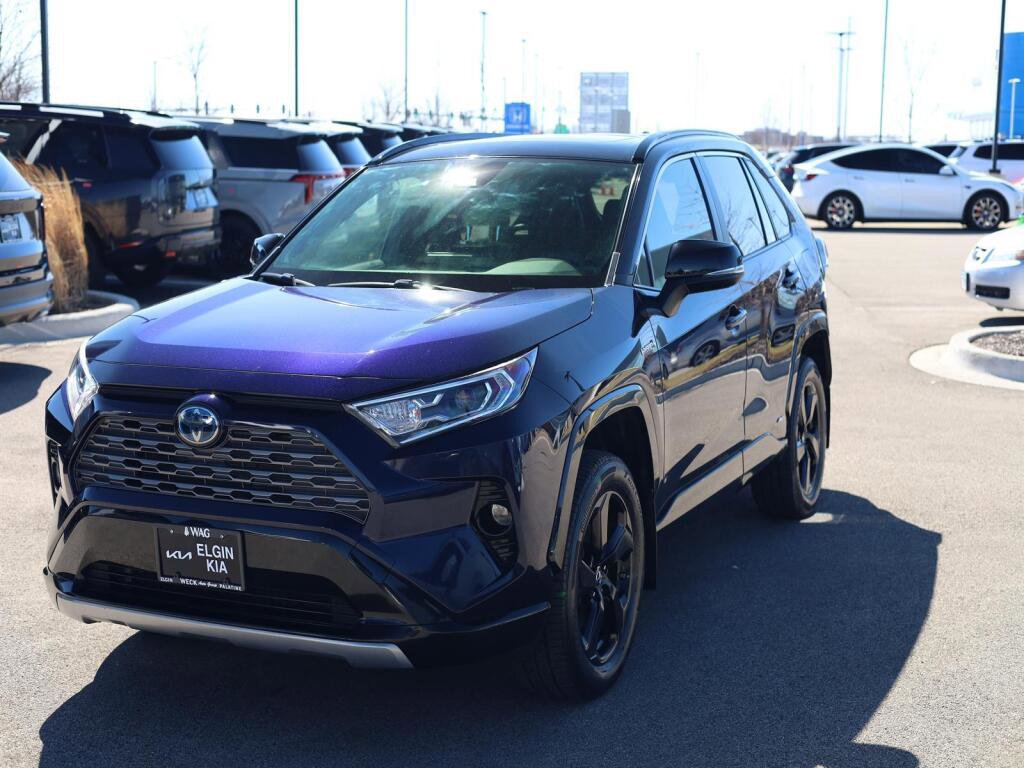Used 2019 Toyota RAV4 XSE w/ XSE Weather Package AWD/4WD image 3