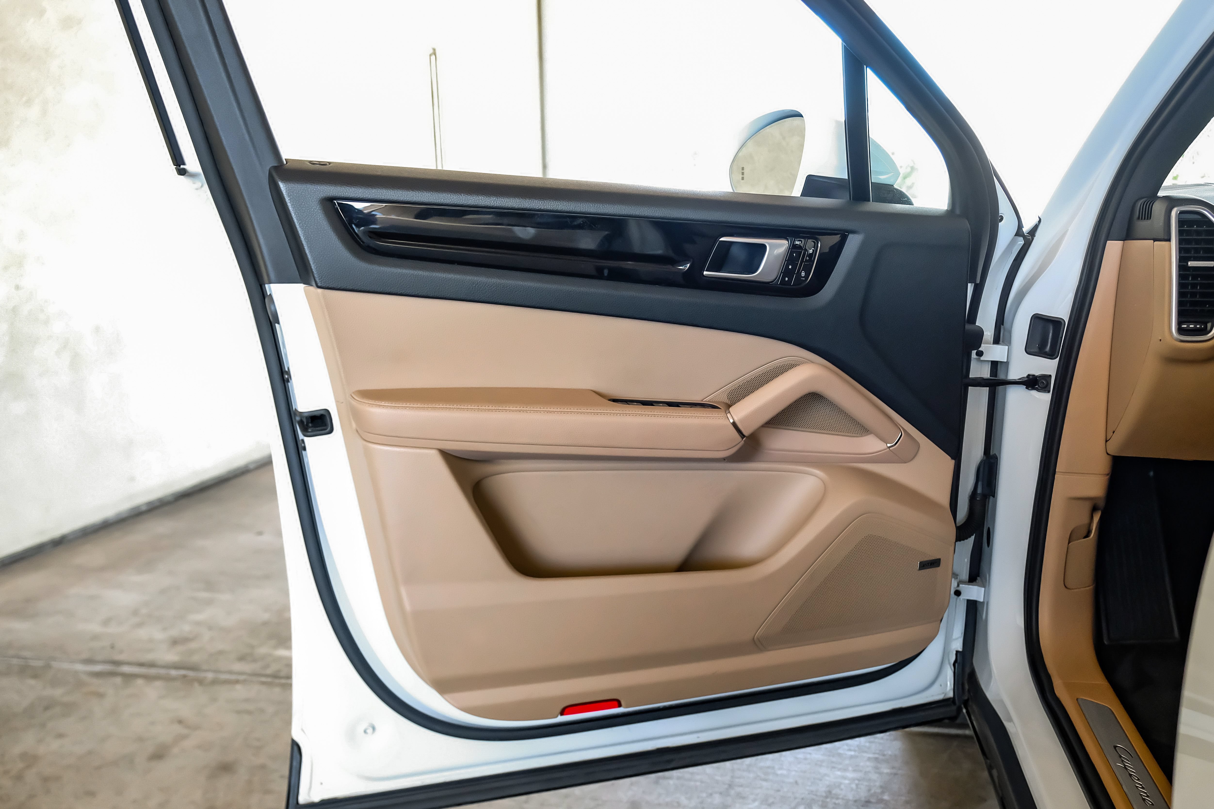 Used 2019 Porsche Cayenne AWD/4WD image 46