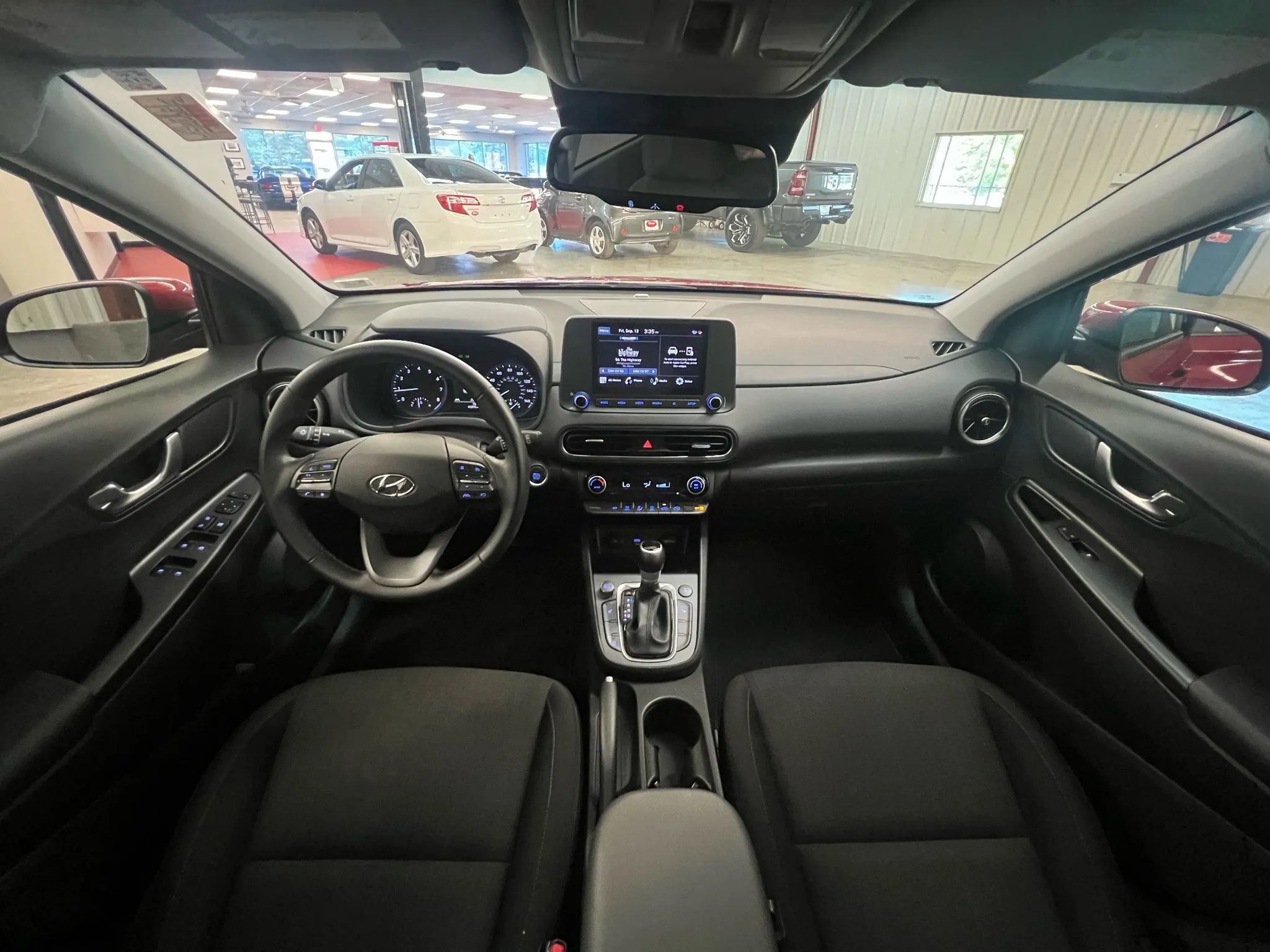 Used 2022 Hyundai Kona SEL w/ Convenience Package image 3