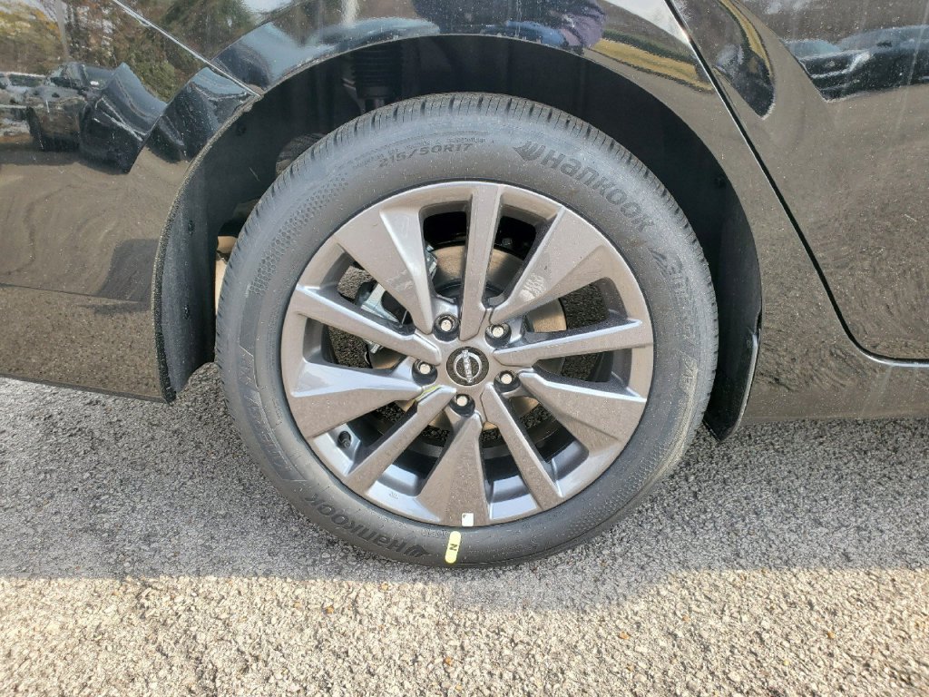 New 2026 Nissan Sentra SL w/ Floor Mat Package FWD image 5