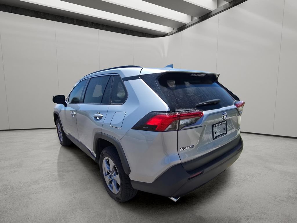 Used 2022 Toyota RAV4 LE AWD/4WD image 3