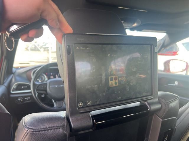 Used 2020 Chrysler Pacifica Touring-L image 7