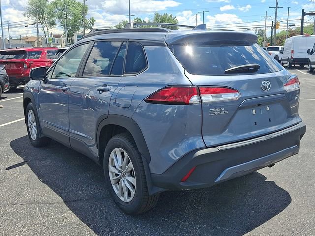 Used 2023 Toyota Corolla Cross LE w/ Moonroof Package FWD image 4