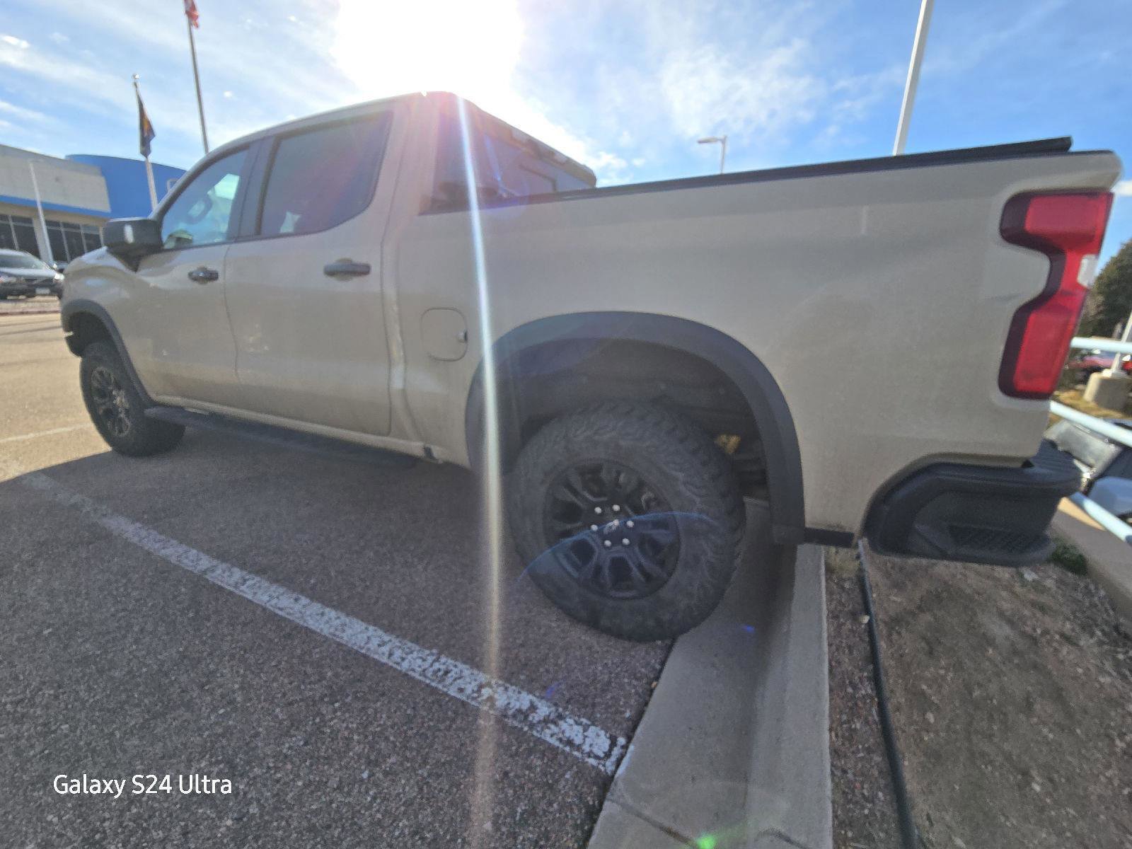 Used 2022 Chevrolet Silverado 1500 ZR2 w/ Technology Package image 6