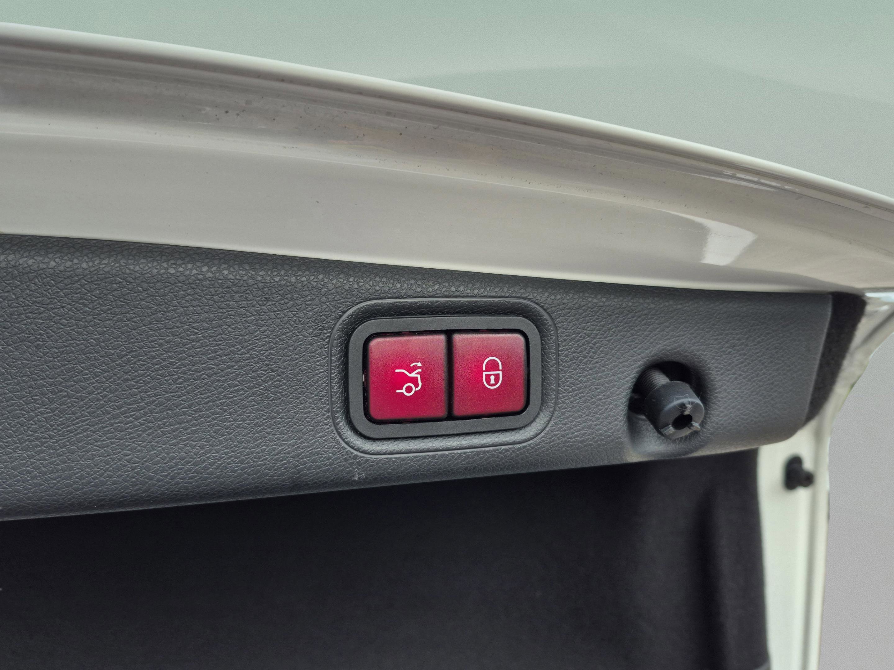 Used 2019 Mercedes-Benz E 300 image 12