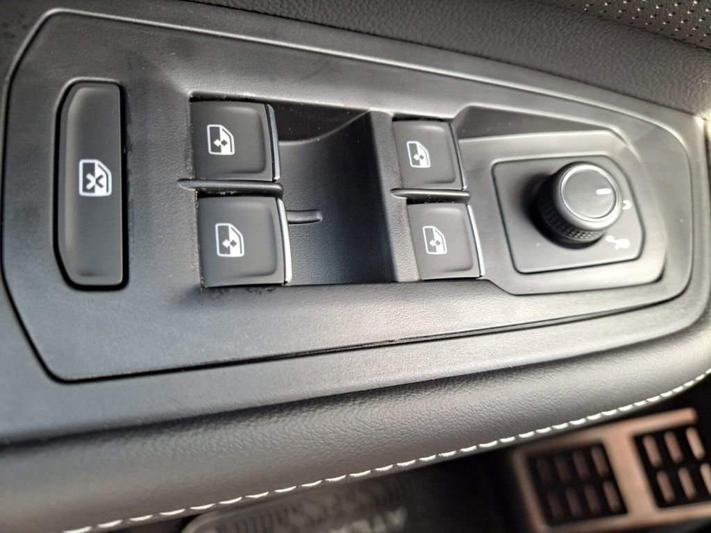 New 2026 Volkswagen Atlas Cross Sport SEL R-Line image 15