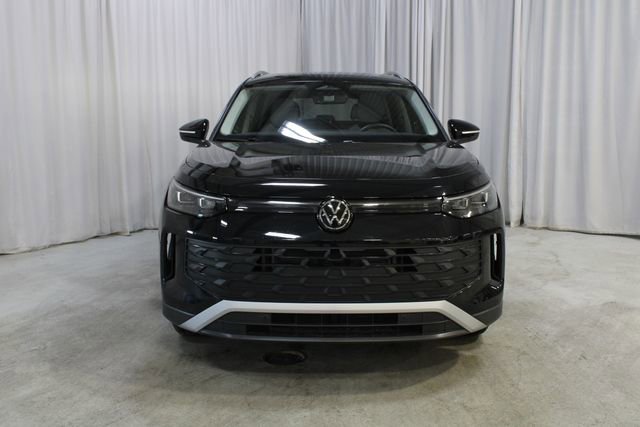 Used 2025 Volkswagen Tiguan SE FWD image 34