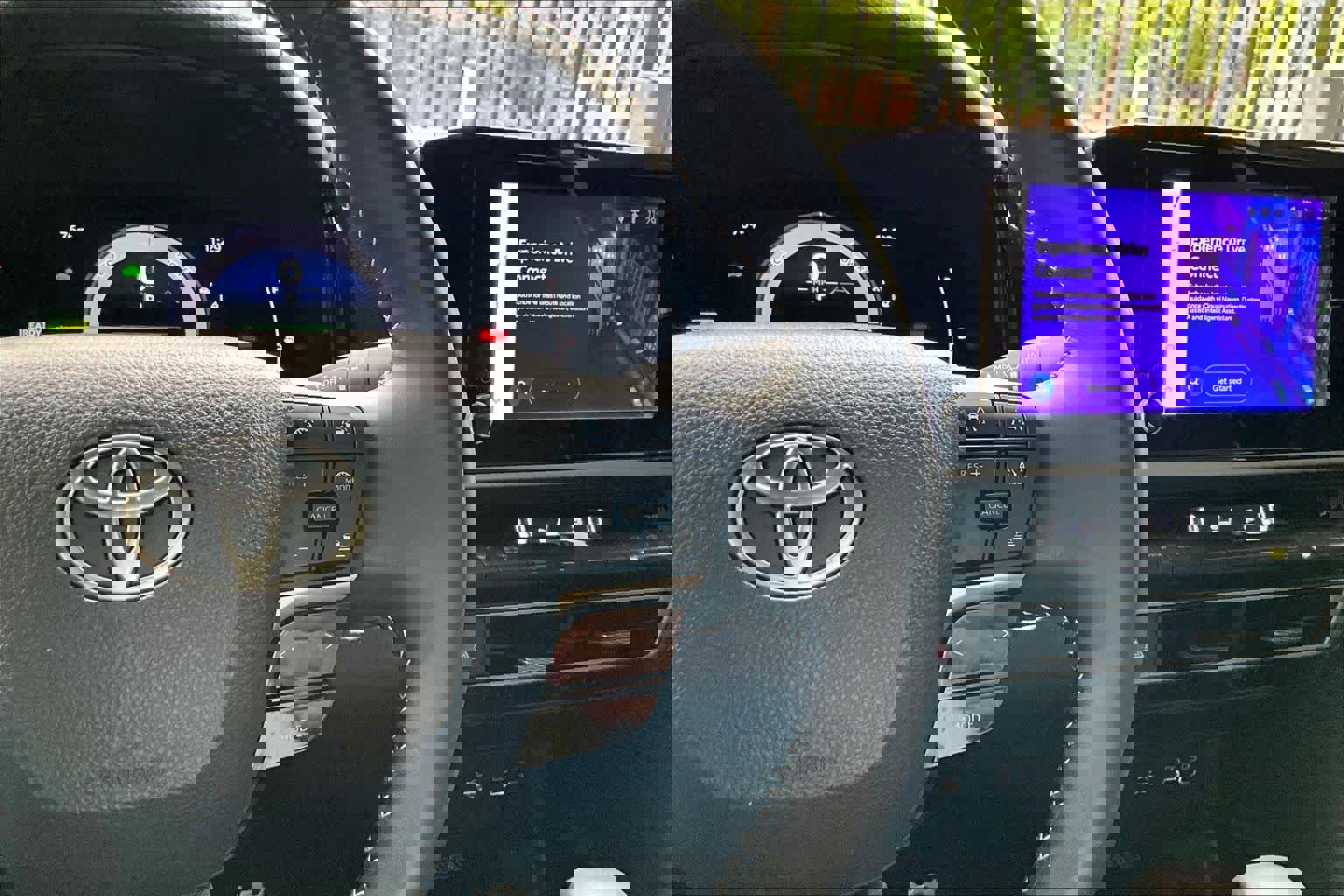 Used 2025 Toyota Camry SE w/ Convenience Package image 24