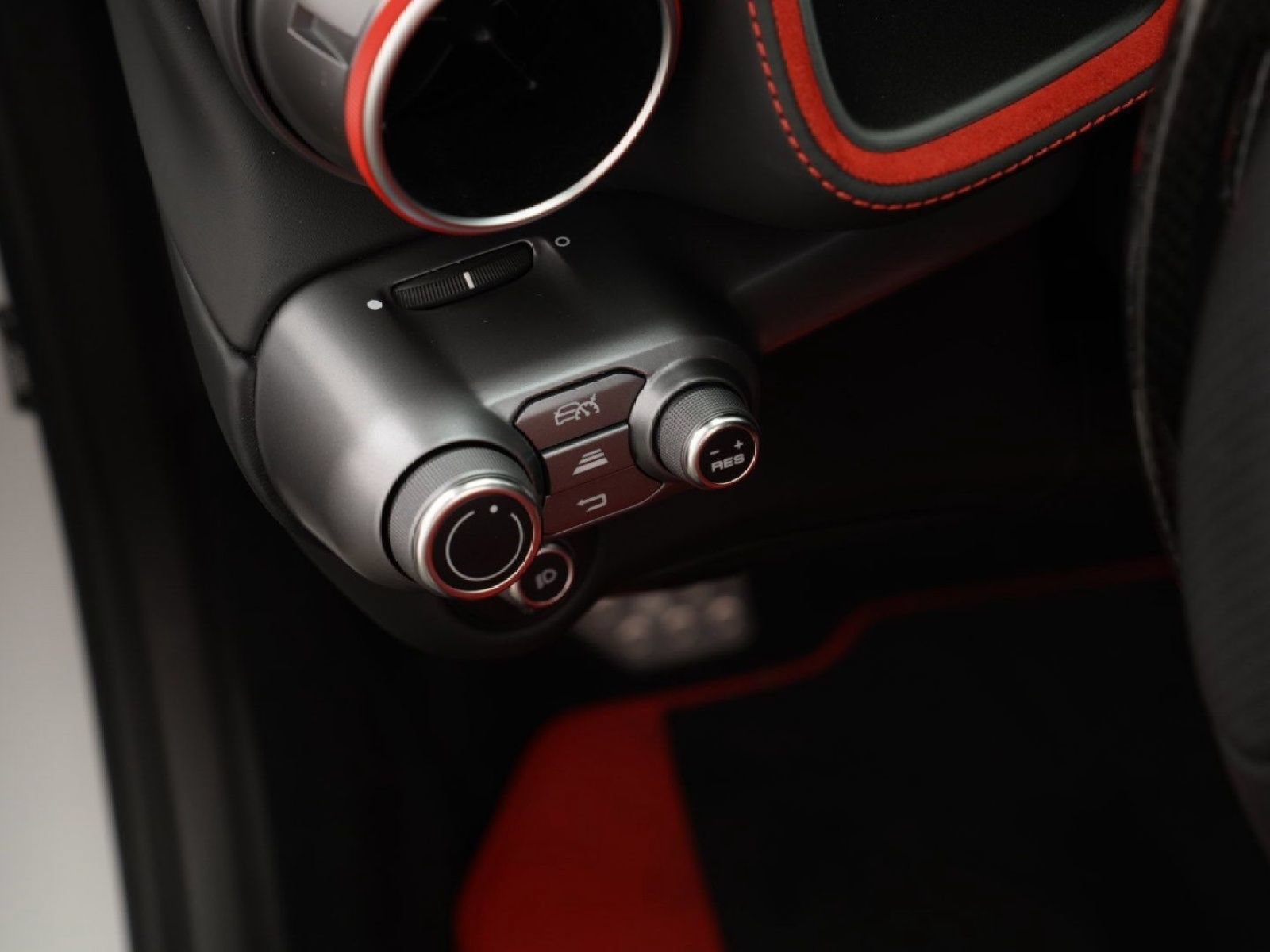 Used 2022 Ferrari 812 GTS RWD image 19