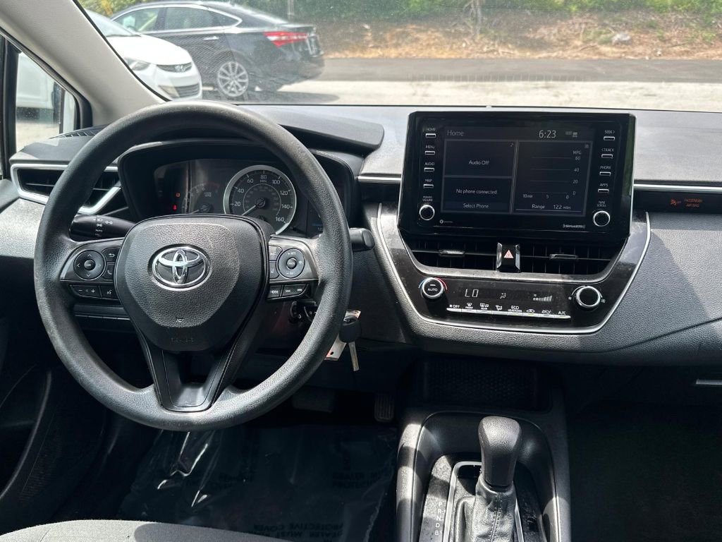 Used 2021 Toyota Corolla LE image 26