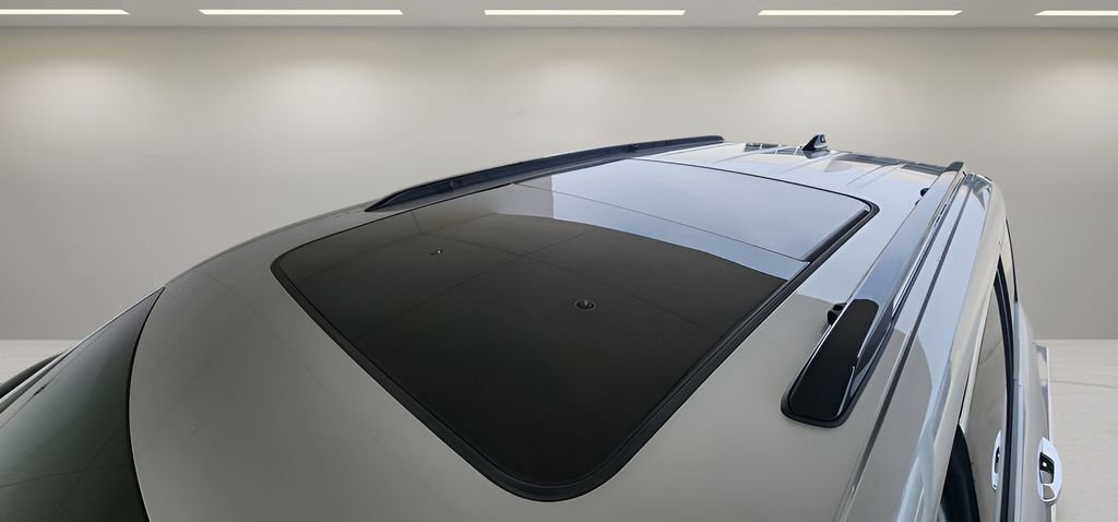 Used 2023 Jeep Grand Cherokee L Overland w/ Rear Seat Video Group I AWD/4WD image 11